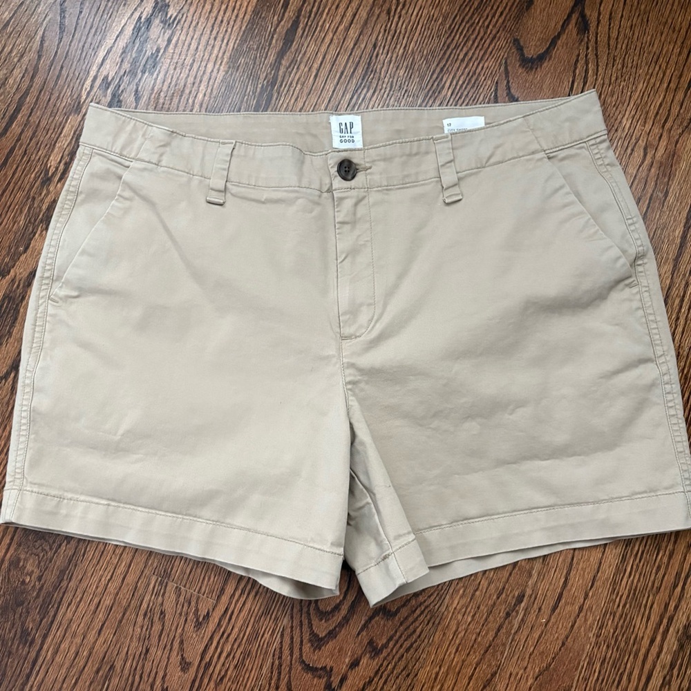 GAP Women's Tan khaki city shorts - Size 12